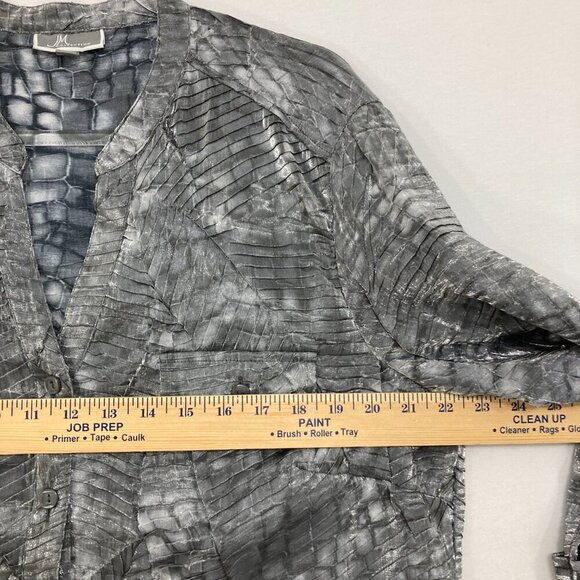 JM Collection size 18 Gray Metallic Abstract Crinkle Pleated Textured Button Up - Picture 11 of 12